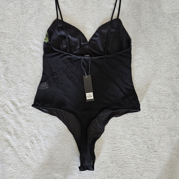 NWT Gorgeous Floral Print Bodysuit SZ L - Picture 3 of 6